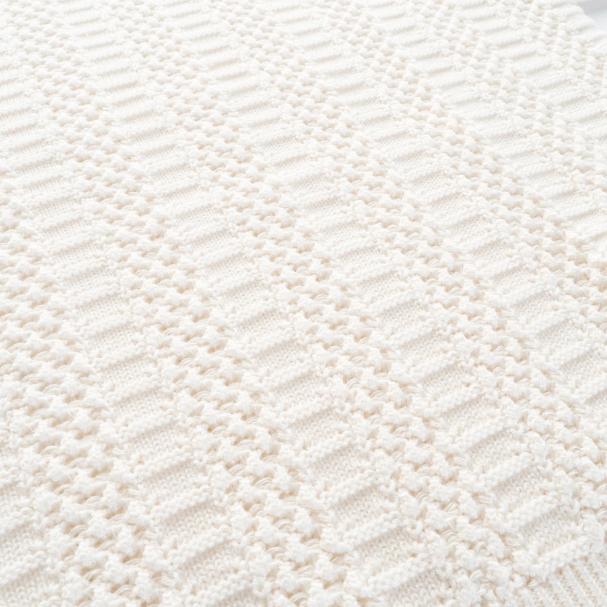 Lace knit top in white
