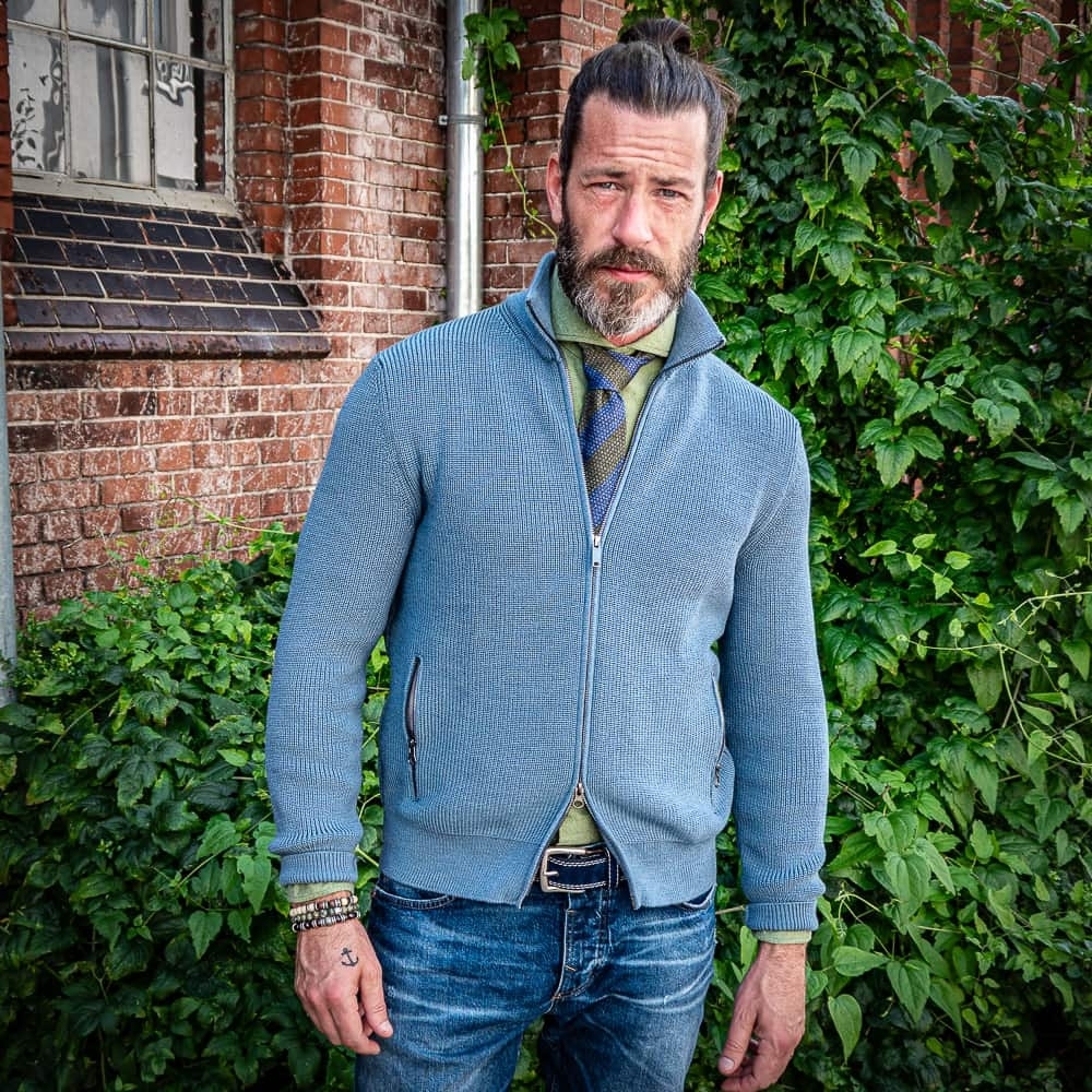 Strickjacke mit Stil. 427866574_769185874637215_4583760353334667702_n