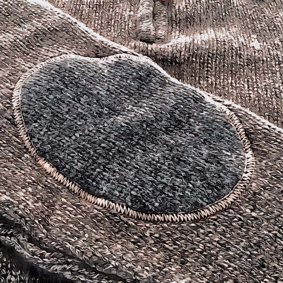 Thread in contrast