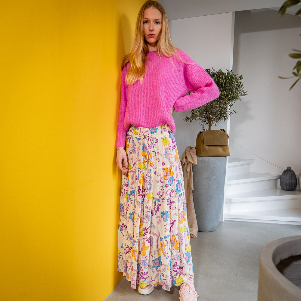 Feminin in den Sommer. 330060448_1657040098144056_78882511672935365_n