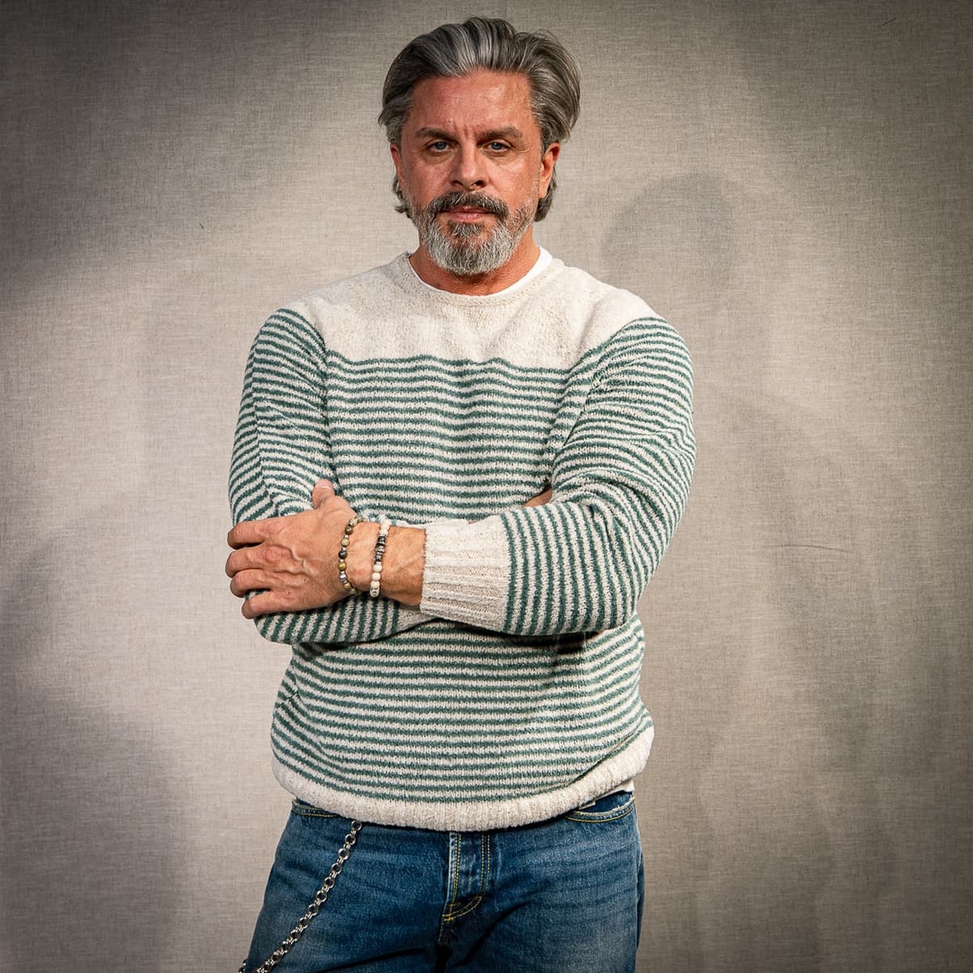 Pullover mit Effekt-Streifen.