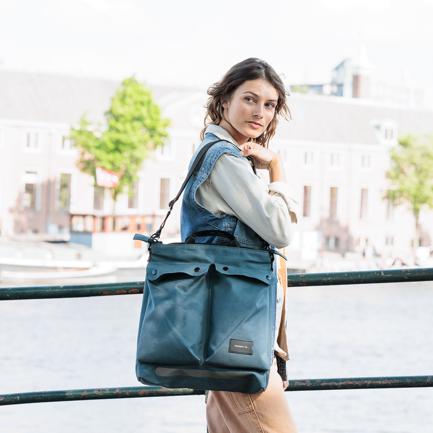 Zoe_Bike_Pack_Canal_Blue_8719322709028_mood-1 zoe_bike_pack_canal_blue_8719322709028_mood-1