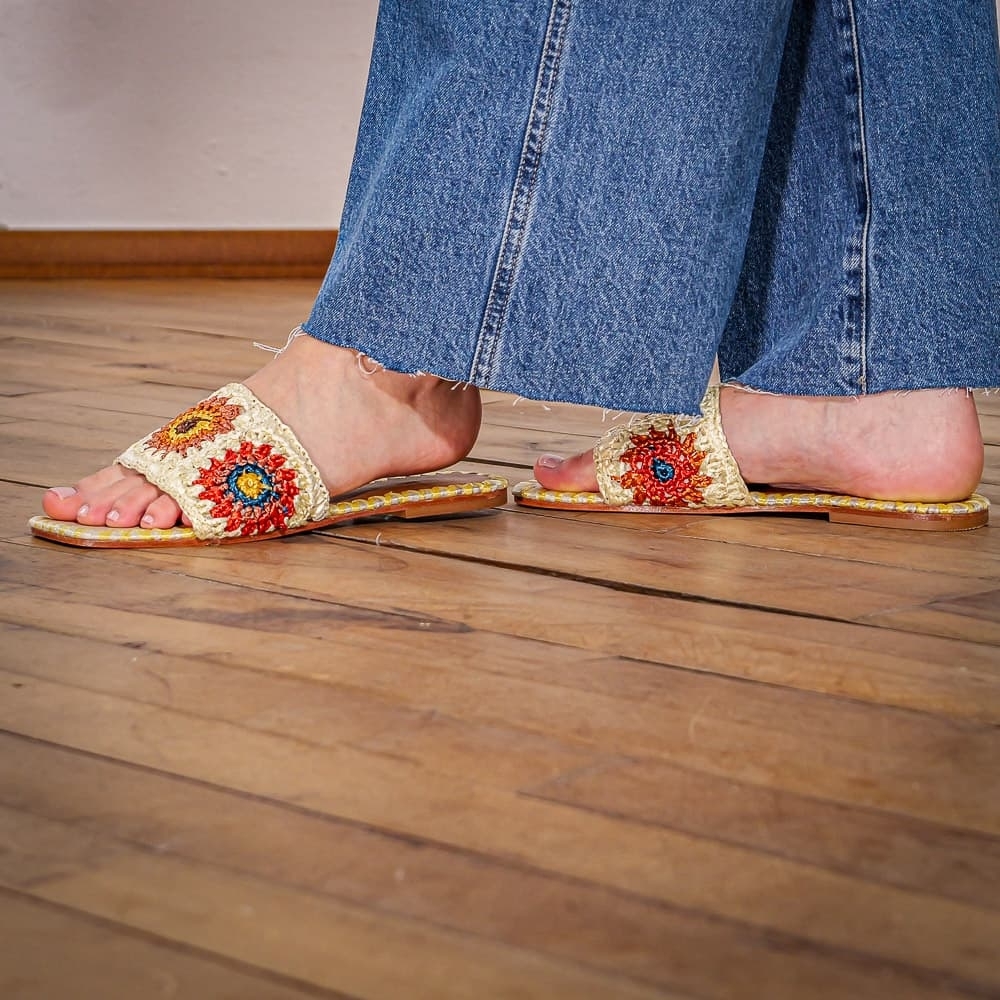 Bei uns im Laden oder Online unter die-form. 430134210_1341741799788069_7162564375424863795_n