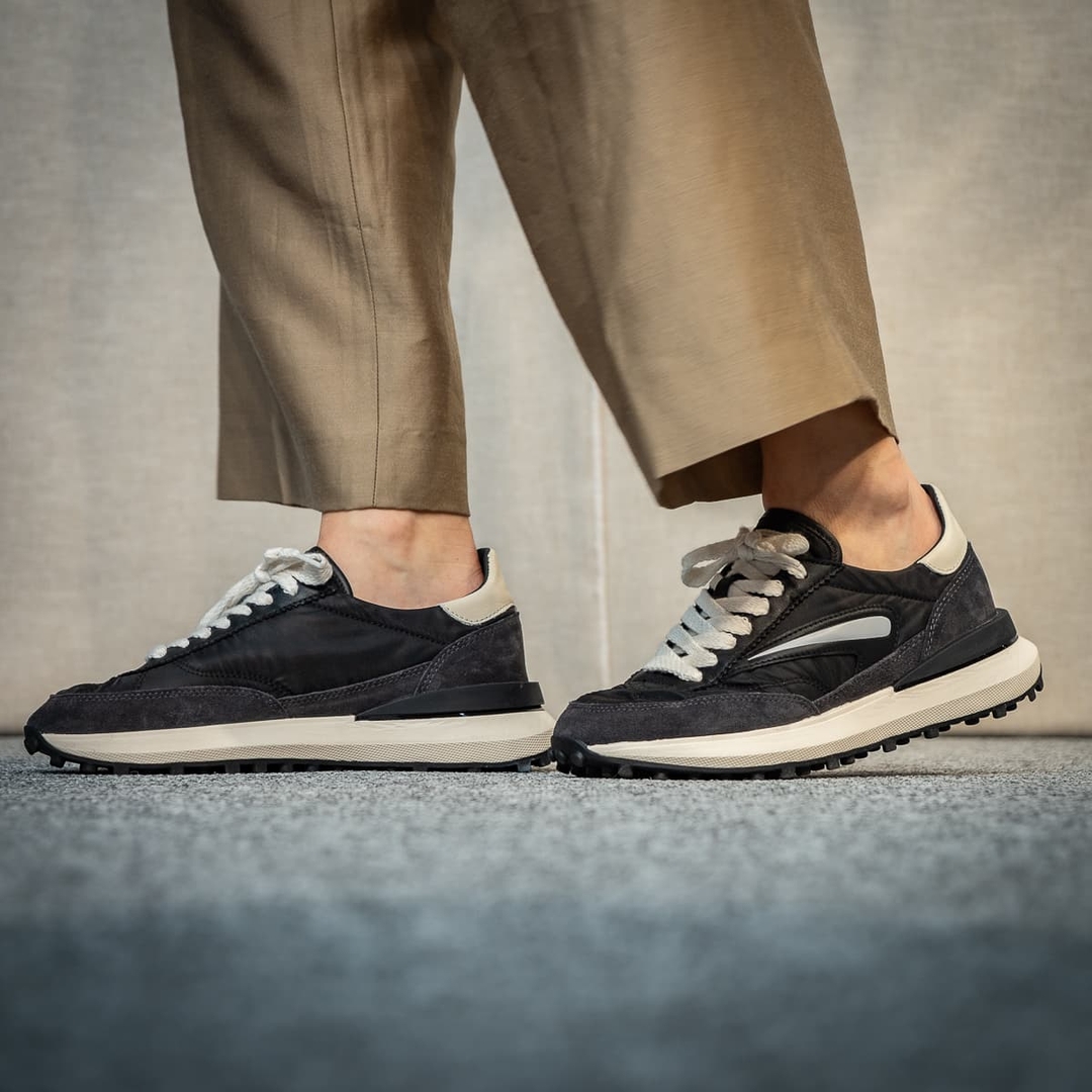 Black Sneaker für SIE.