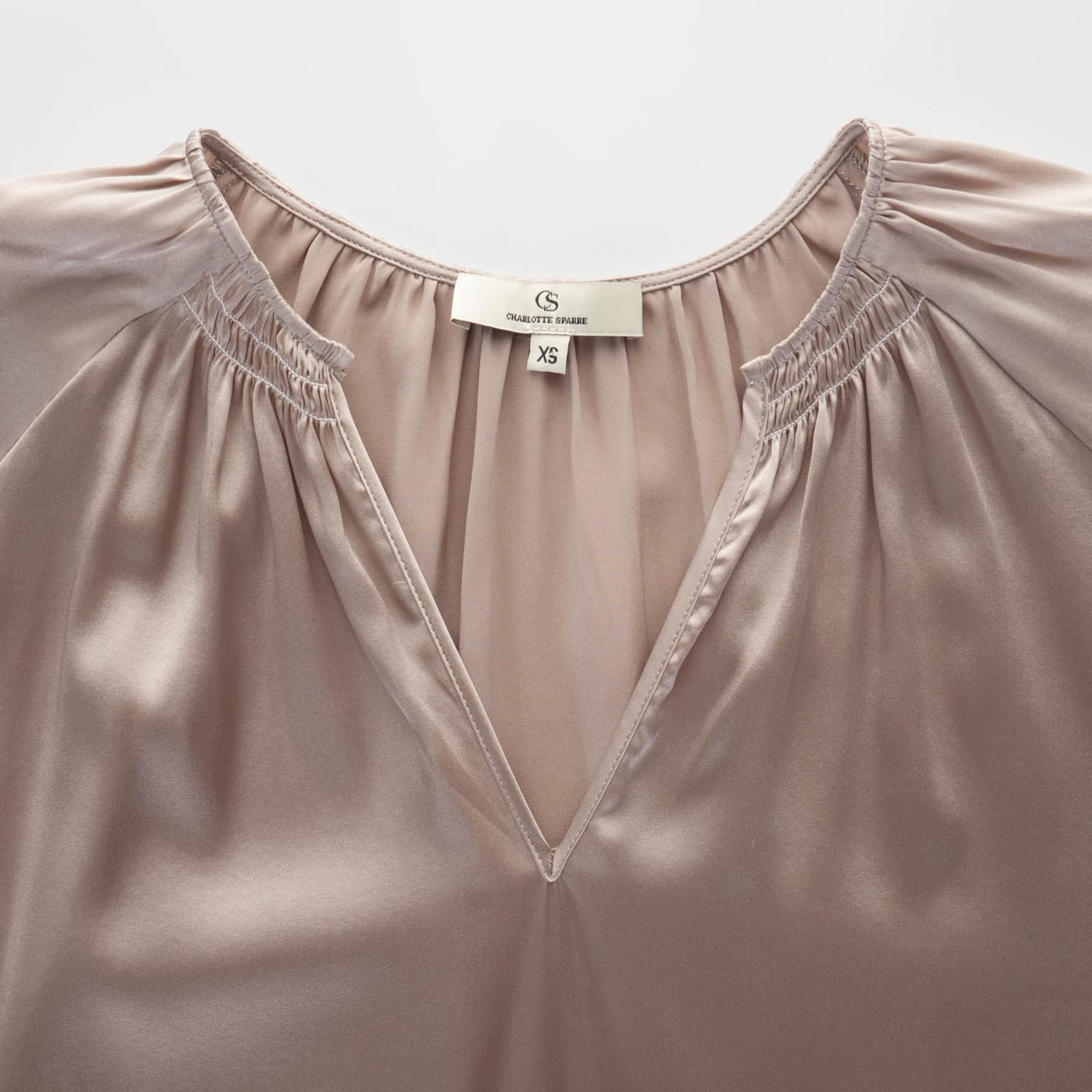 charlotte-sparre-jammy-blouse-2907-taupe-satin-2-von-3