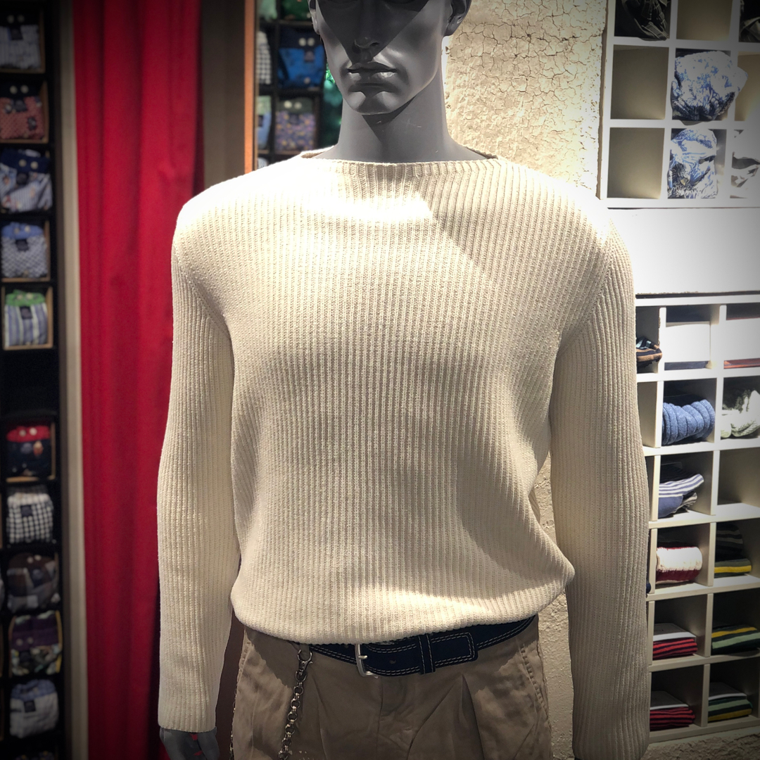 Hin und Weg Pullover. 286027814_322261600072883_6865660036115433070_n