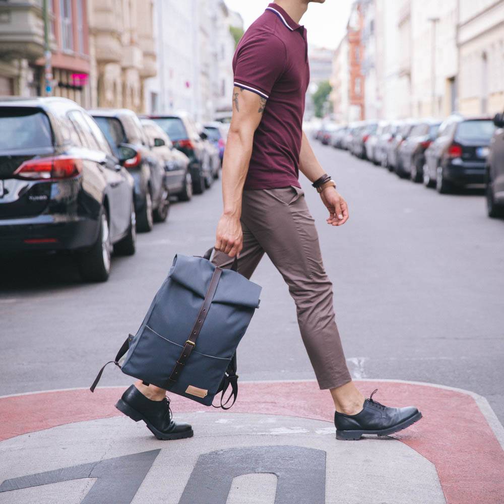 alex_backpack_stone_blue_dark_brown_full04_8719322703422_berlin_series_72dpi