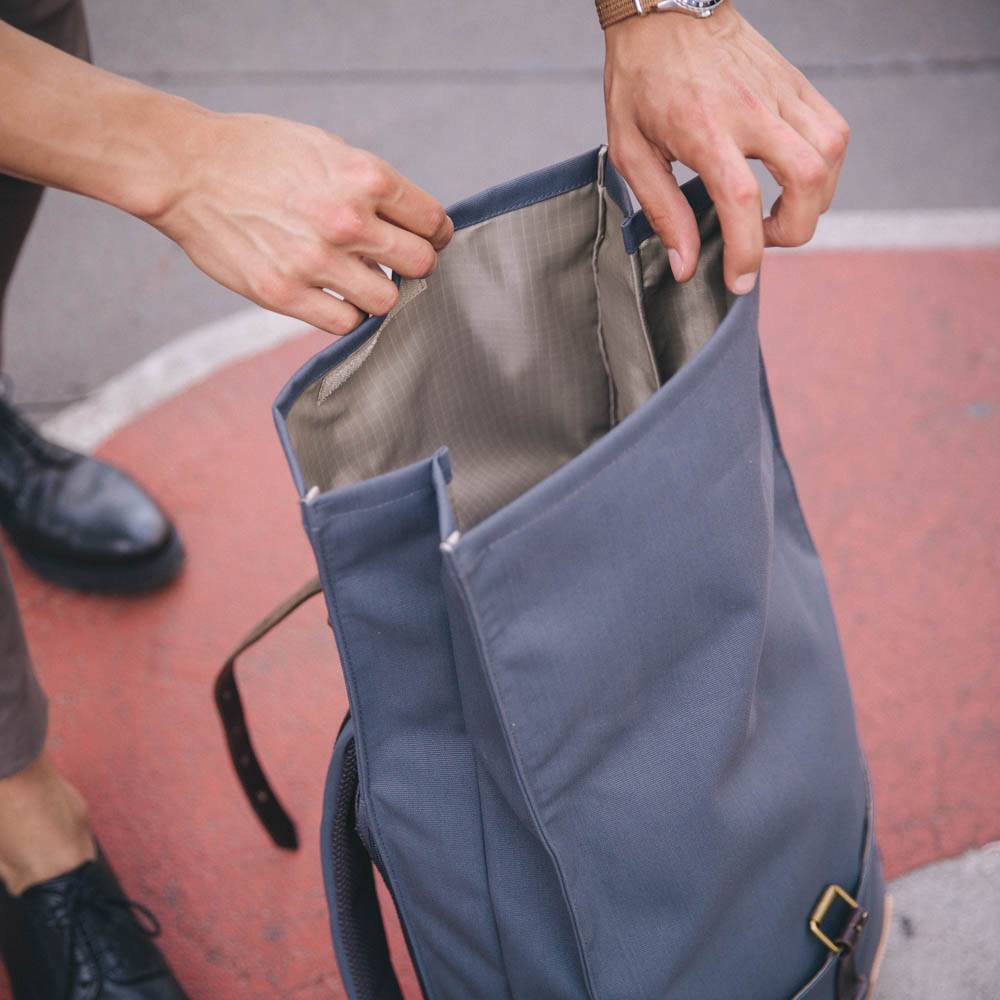 alex_backpack_stone_blue_dark_brown_inside01_8719322703422_72dpi