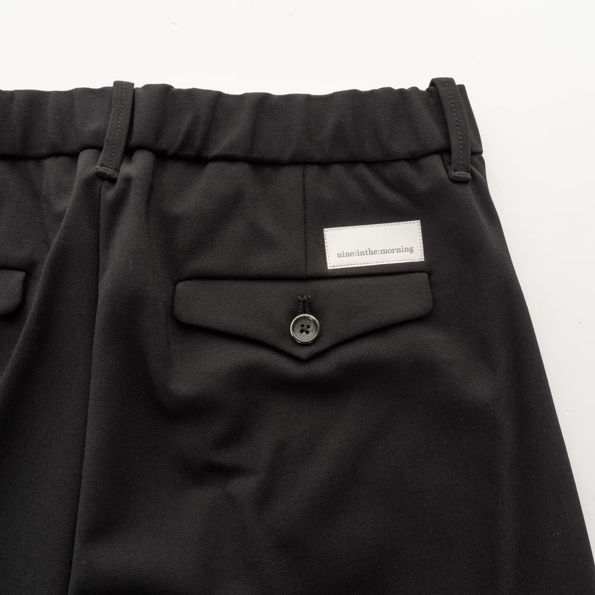 NITM-blenda-9fw24-bld01-s37-nero-4-von-4 nitm-blenda-9fw24-bld01-s37-nero-4-von-4